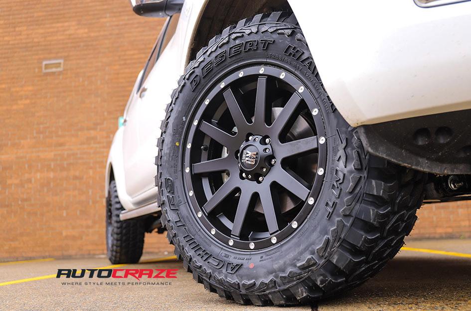 NISSAN NAVARA HEIST SATIN BLACK